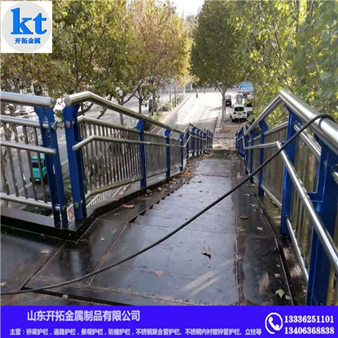 天橋護(hù)欄施工現(xiàn)場(chǎng)