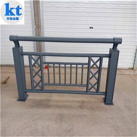 道路防撞護(hù)欄